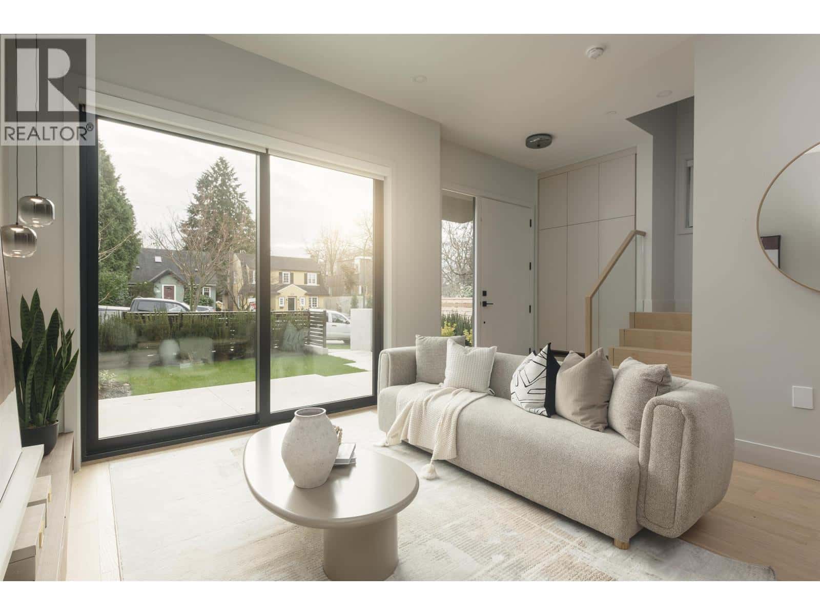 1 2637 W 12TH AVENUE — West Vancouver, British Columbia - Photo 3 of 38