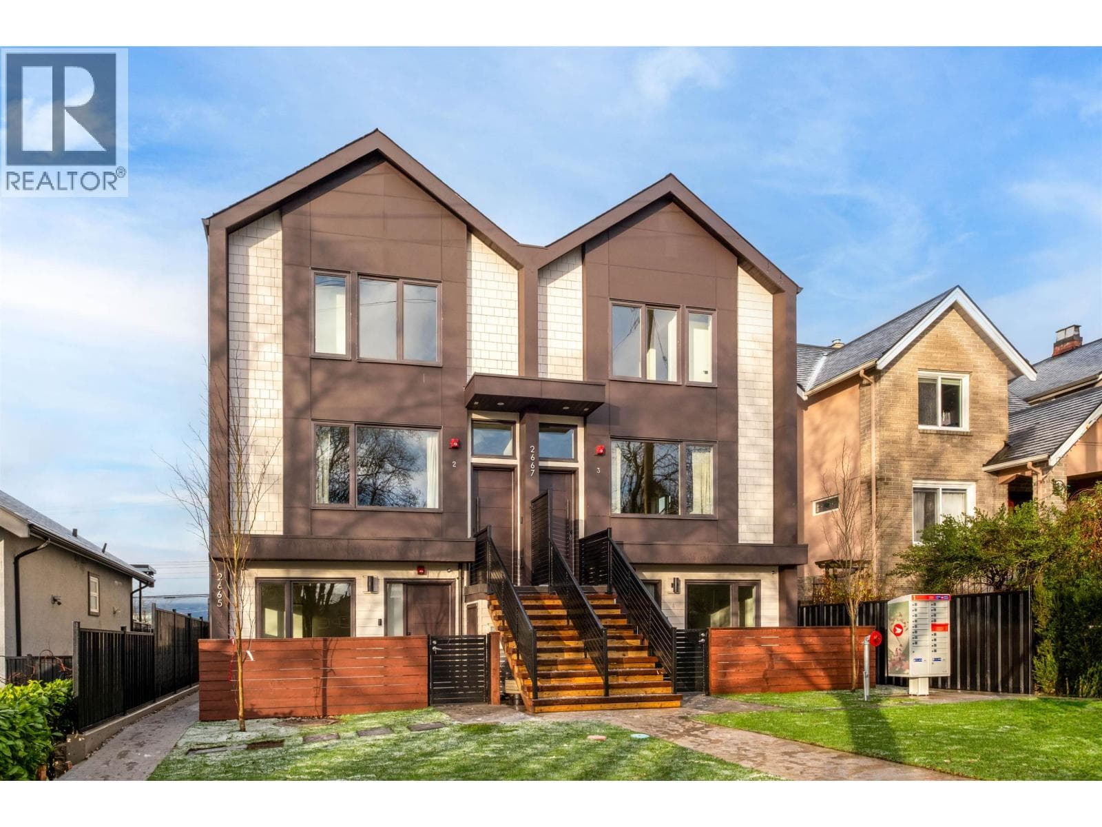 4 2667 E PENDER STREET — Vancouver, British Columbia - Main photo