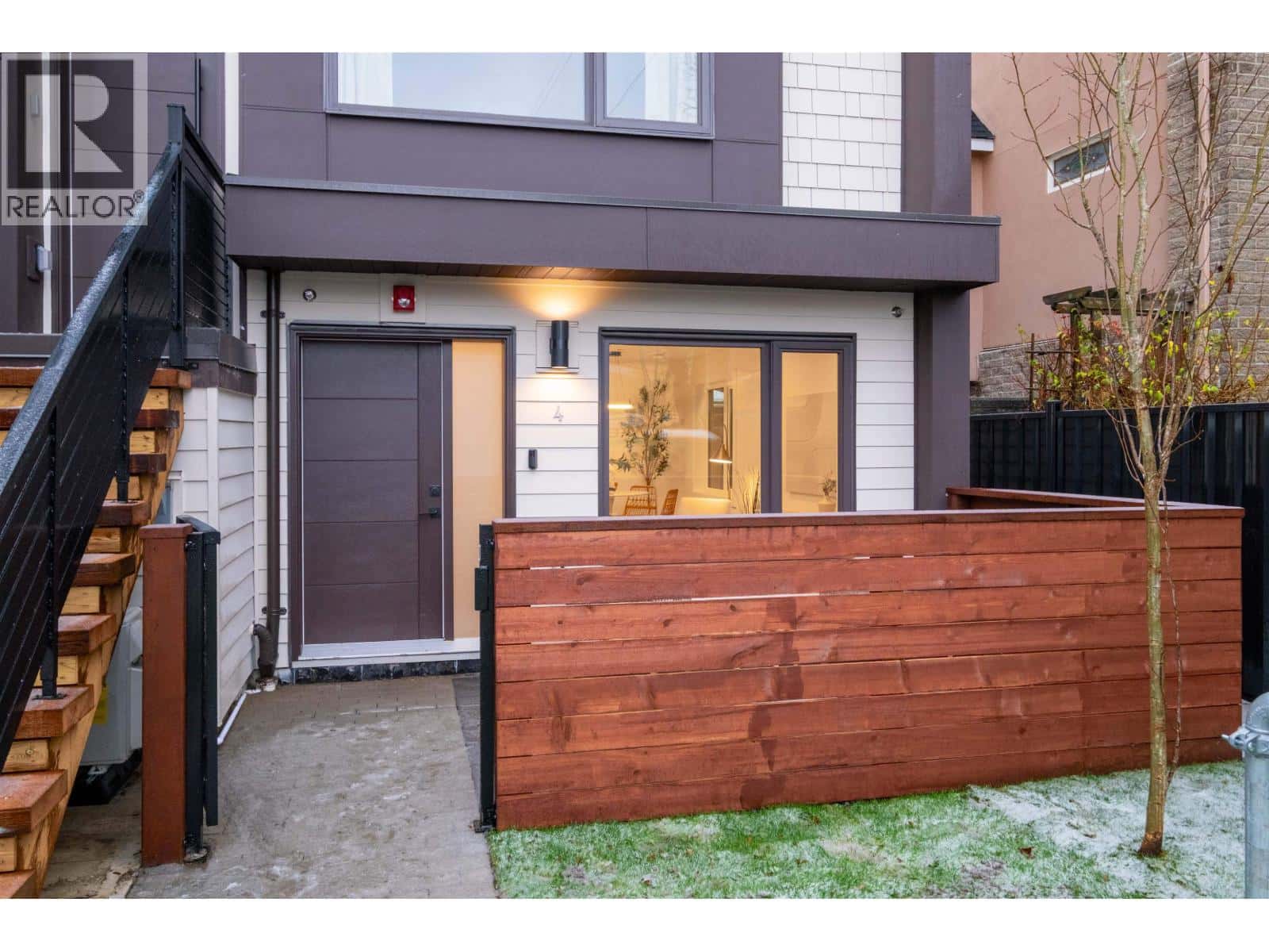 4 2667 E PENDER STREET — Vancouver, British Columbia - Photo 4 of 19