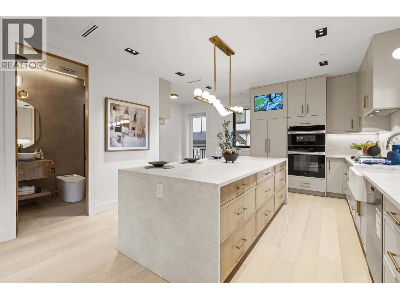 5528 BALACLAVA STREET — Vancouver, British Columbia - Photo 2 of 40