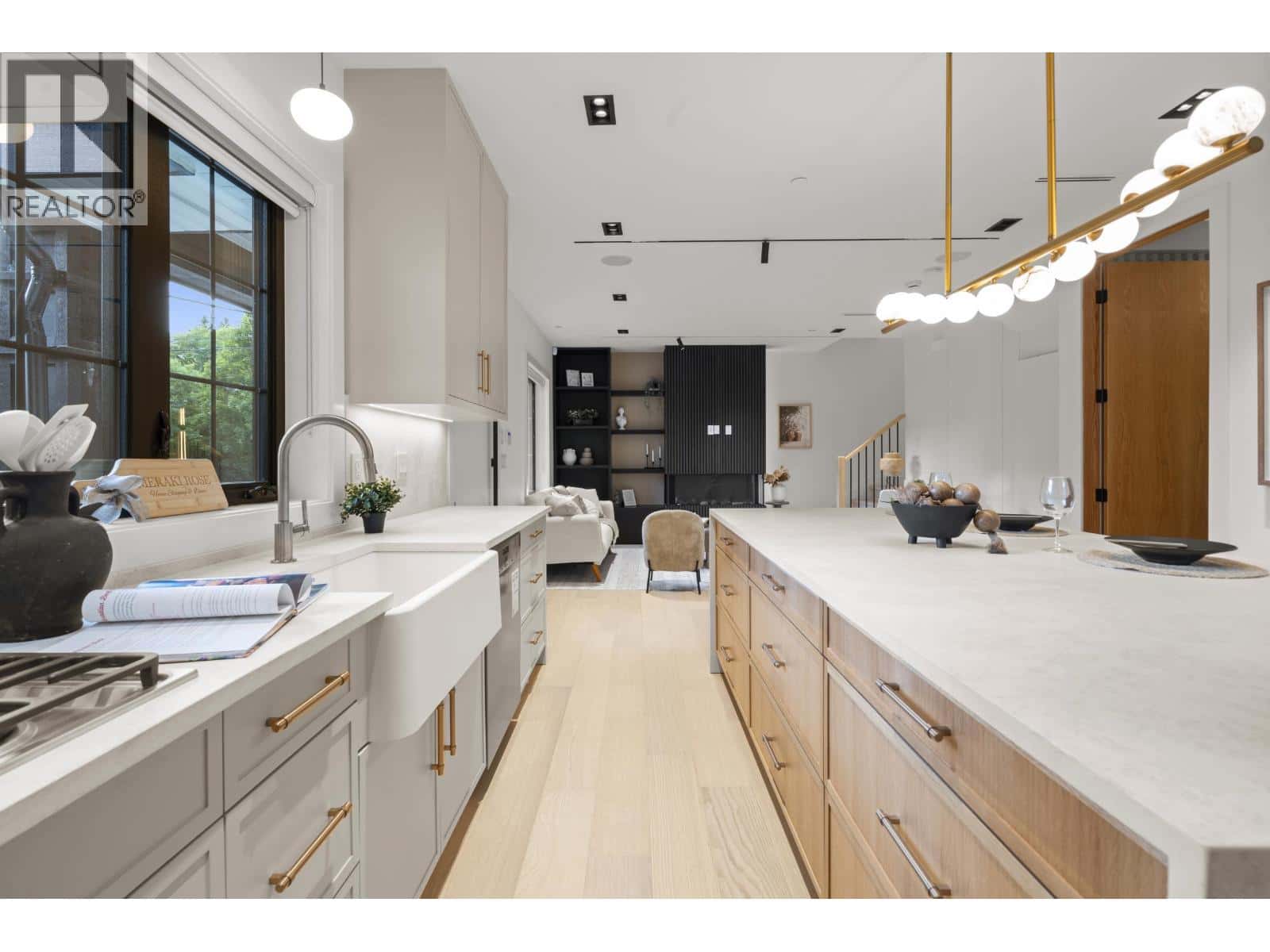 5528 BALACLAVA STREET — Vancouver, British Columbia - Photo 5 of 40