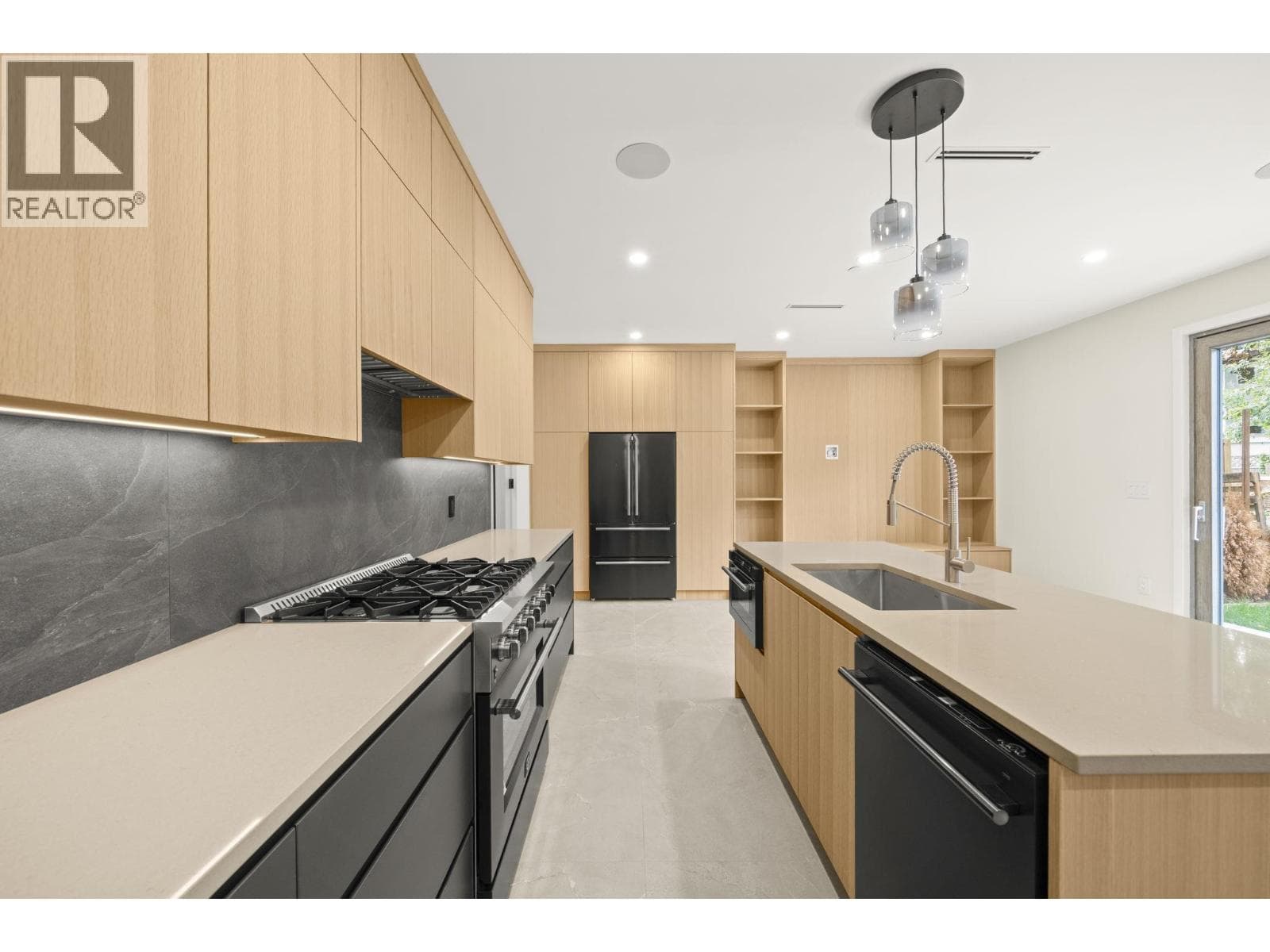 1 2091 E 20TH AVENUE — Vancouver, British Columbia - Main photo