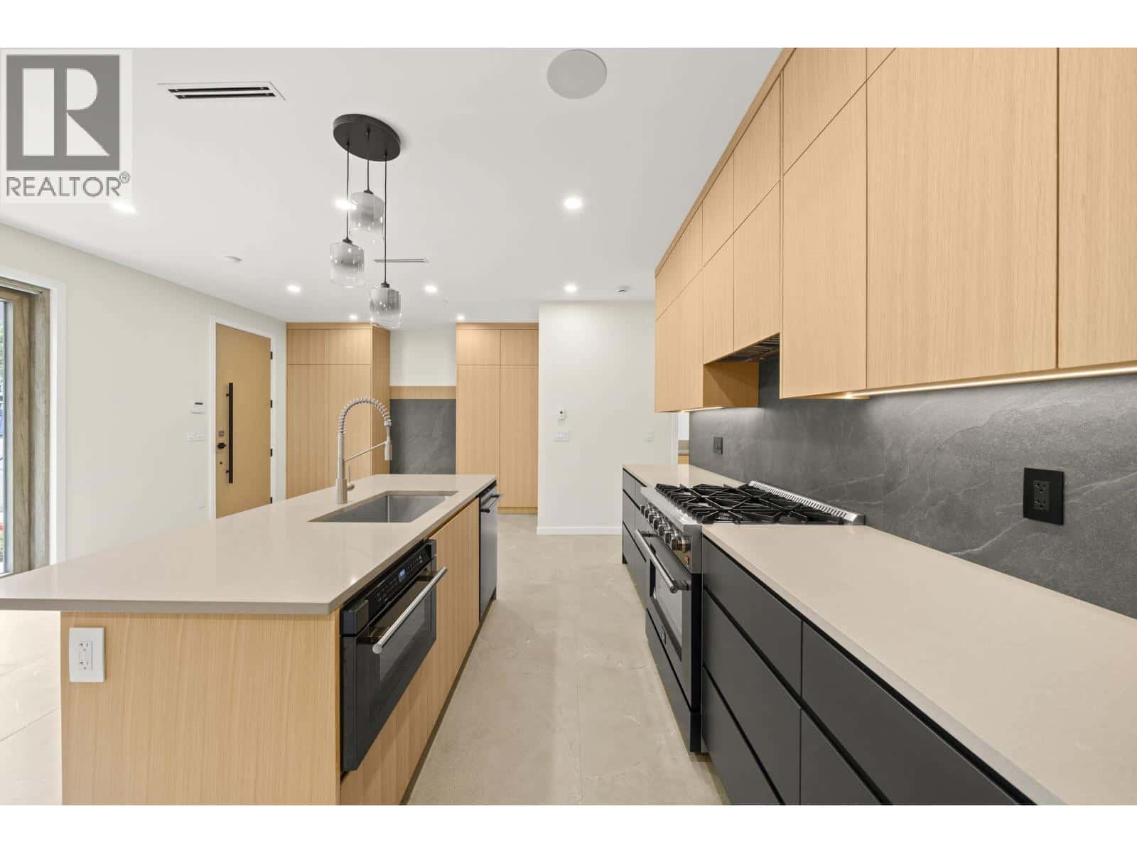 1 2091 E 20TH AVENUE — Vancouver, British Columbia - Photo 4 of 29