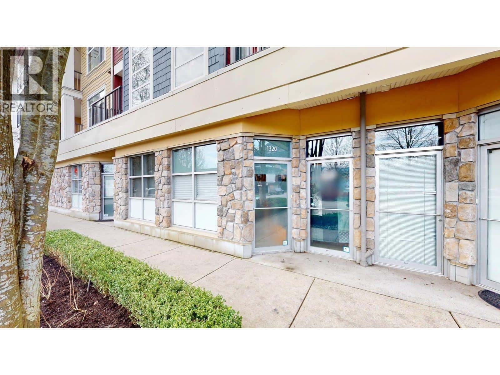 1320 MAIN STREET — Squamish, British Columbia - Photo 2 of 36