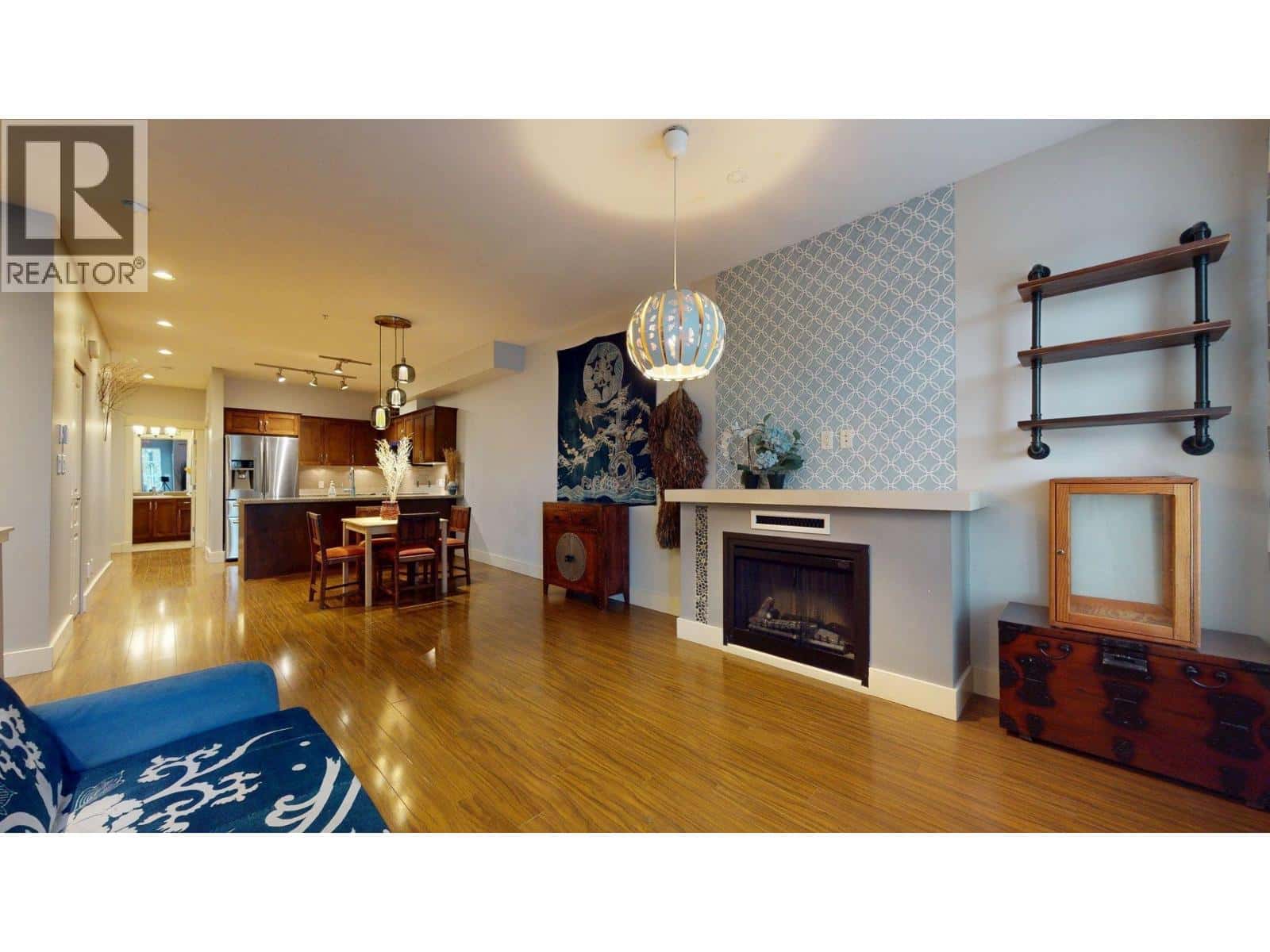 1320 MAIN STREET — Squamish, British Columbia - Photo 3 of 36