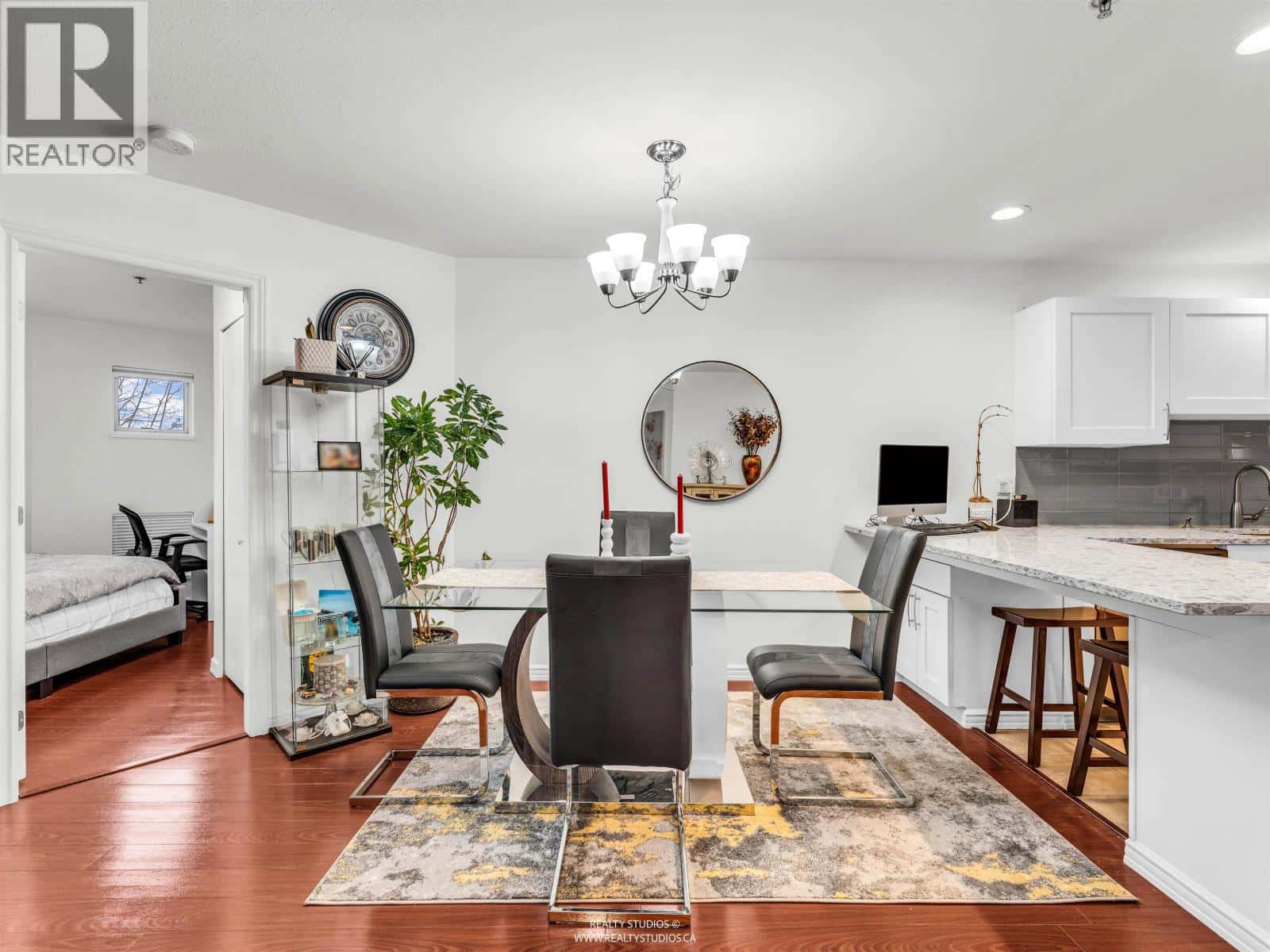 402 2983 CAMBRIDGE STREET — Port Coquitlam, British Columbia - Photo 5 of 26