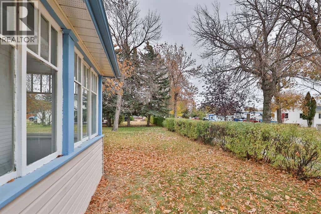 301 Noble Street — Barons, Alberta - Photo 4 of 28