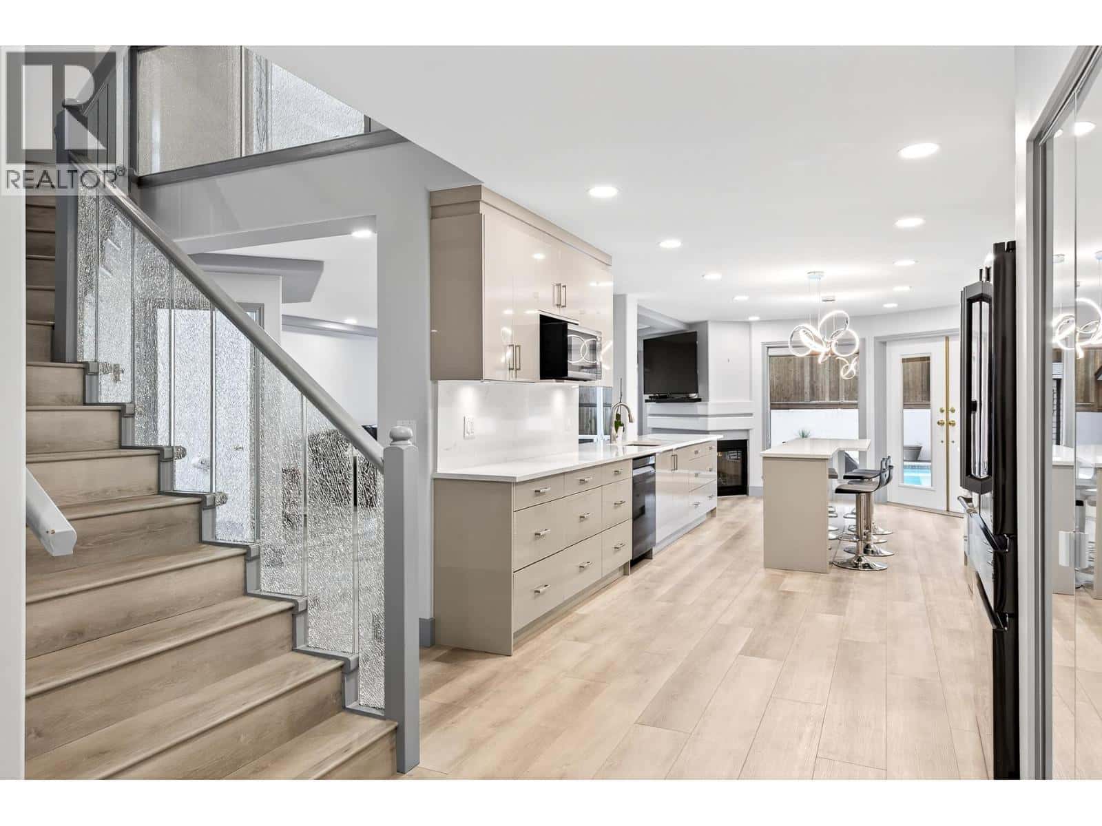 2271 SORRENTO DRIVE — Coquitlam, British Columbia - Photo 2 of 40