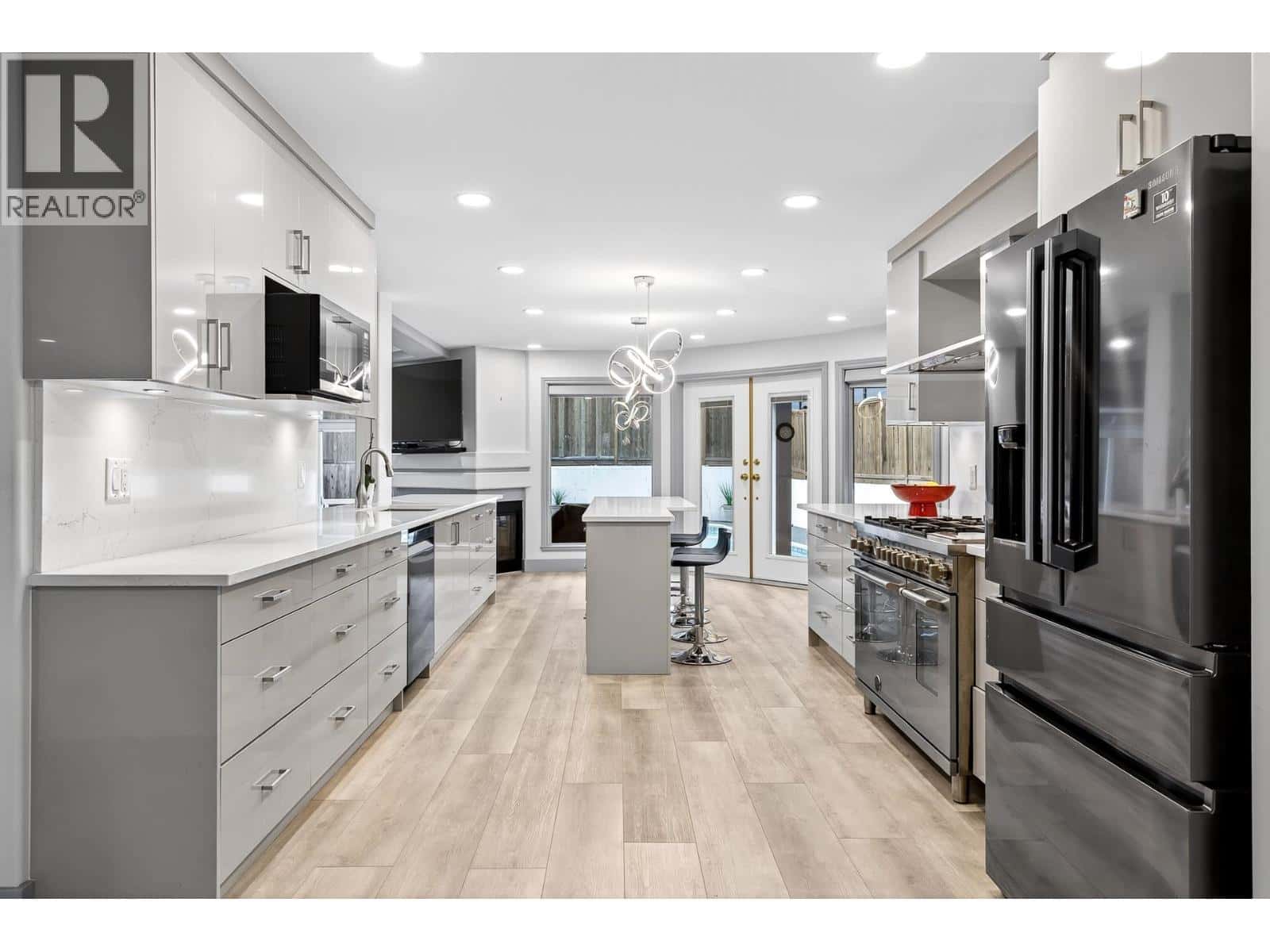 2271 SORRENTO DRIVE — Coquitlam, British Columbia - Photo 3 of 40