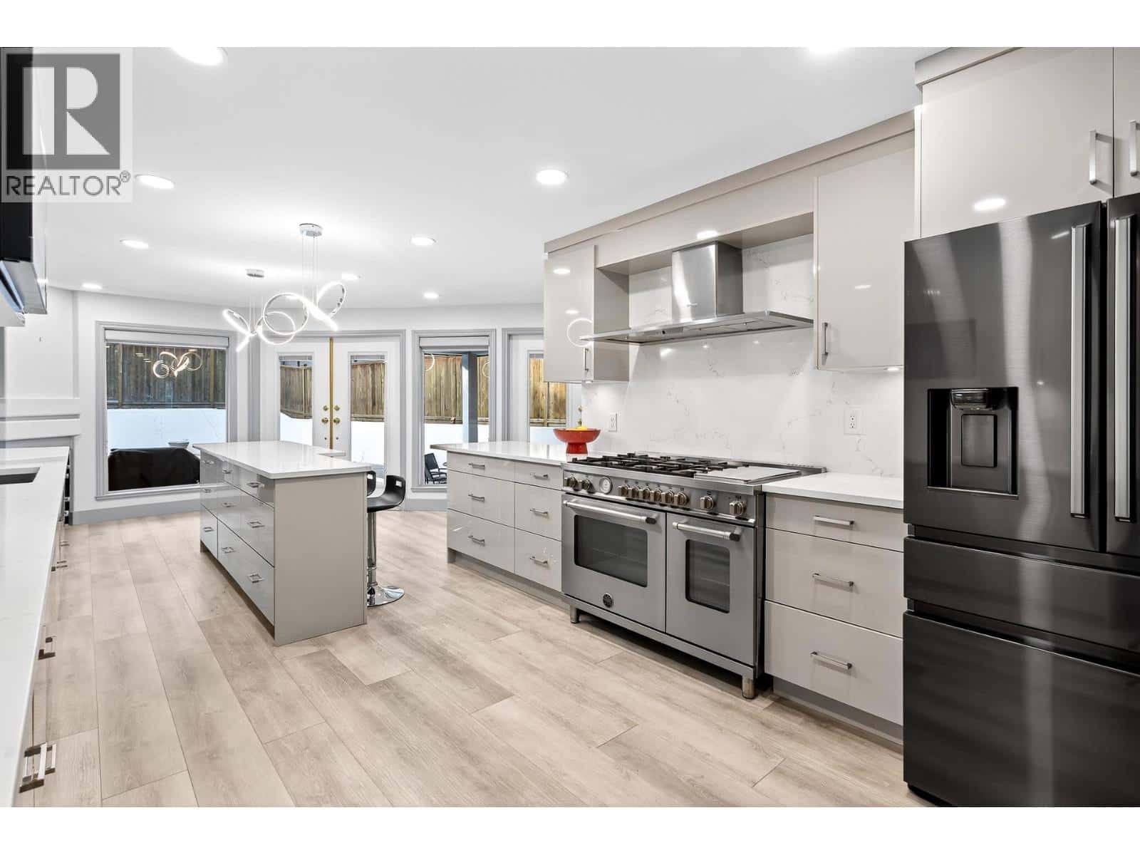 2271 SORRENTO DRIVE — Coquitlam, British Columbia - Photo 4 of 40