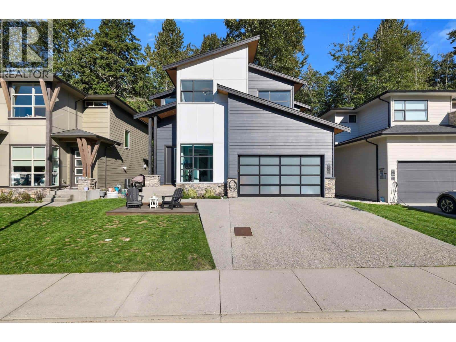 39349 FALCON CRESCENT — Squamish, British Columbia - Photo 2 of 37