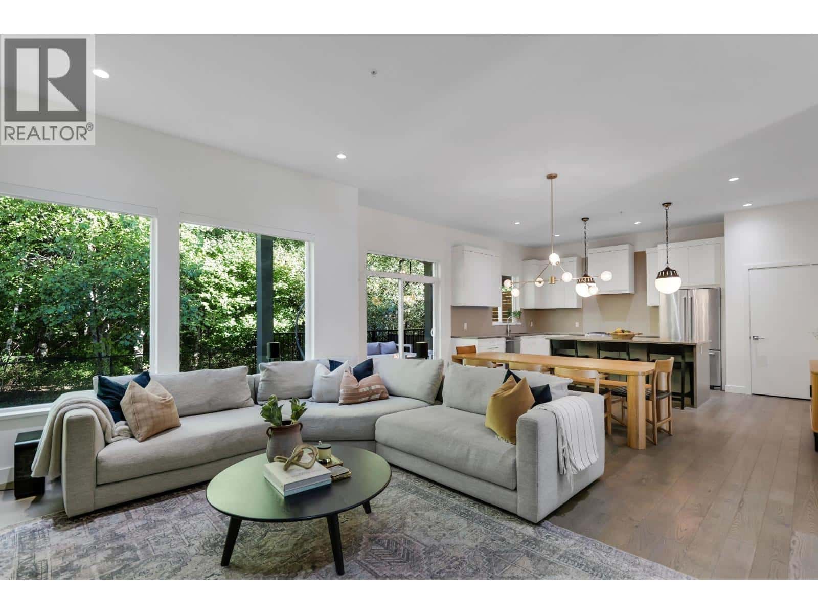 39349 FALCON CRESCENT — Squamish, British Columbia - Photo 5 of 37