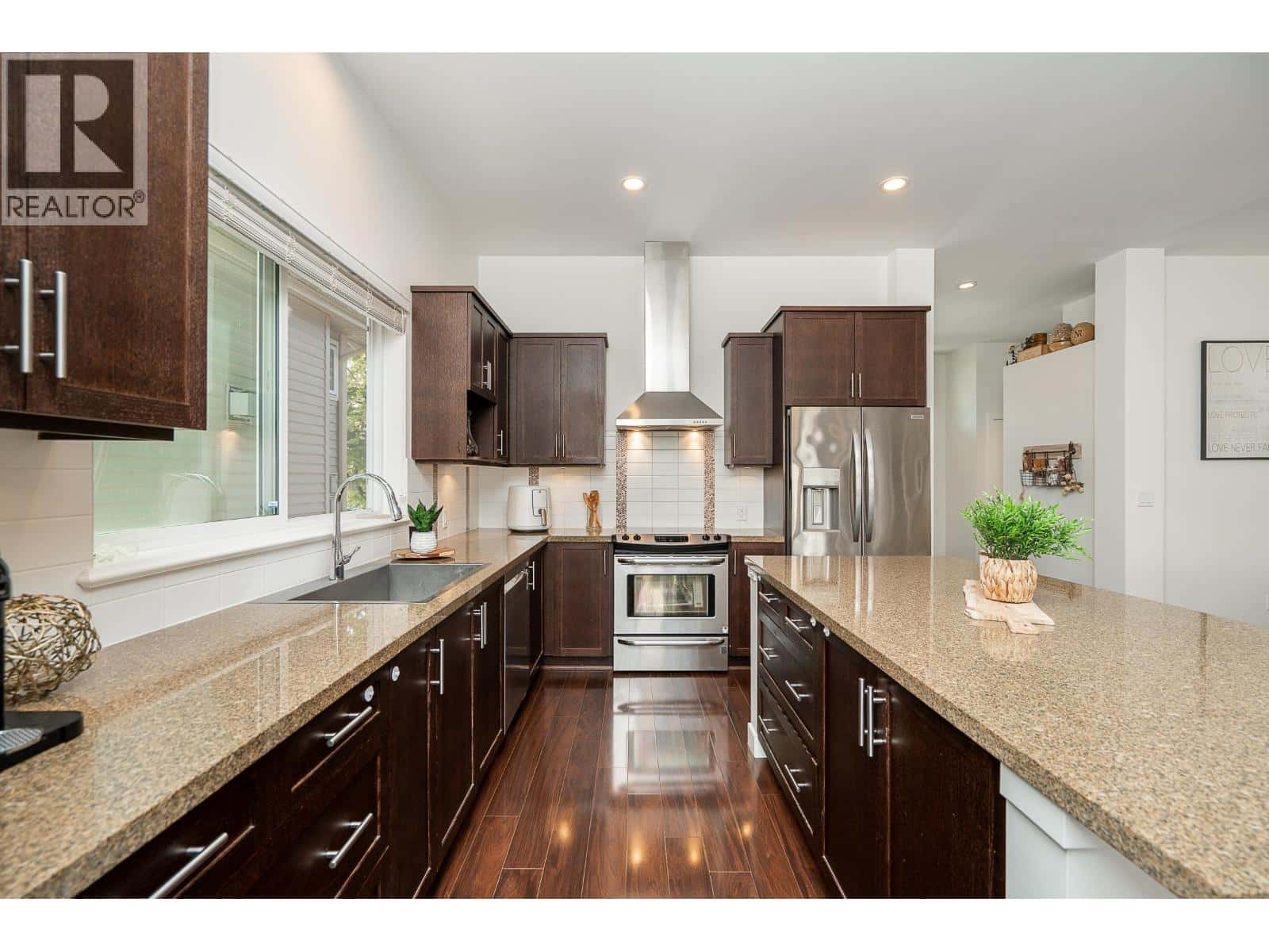 3381 WATKINS AVENUE — Coquitlam, British Columbia - Photo 5 of 33