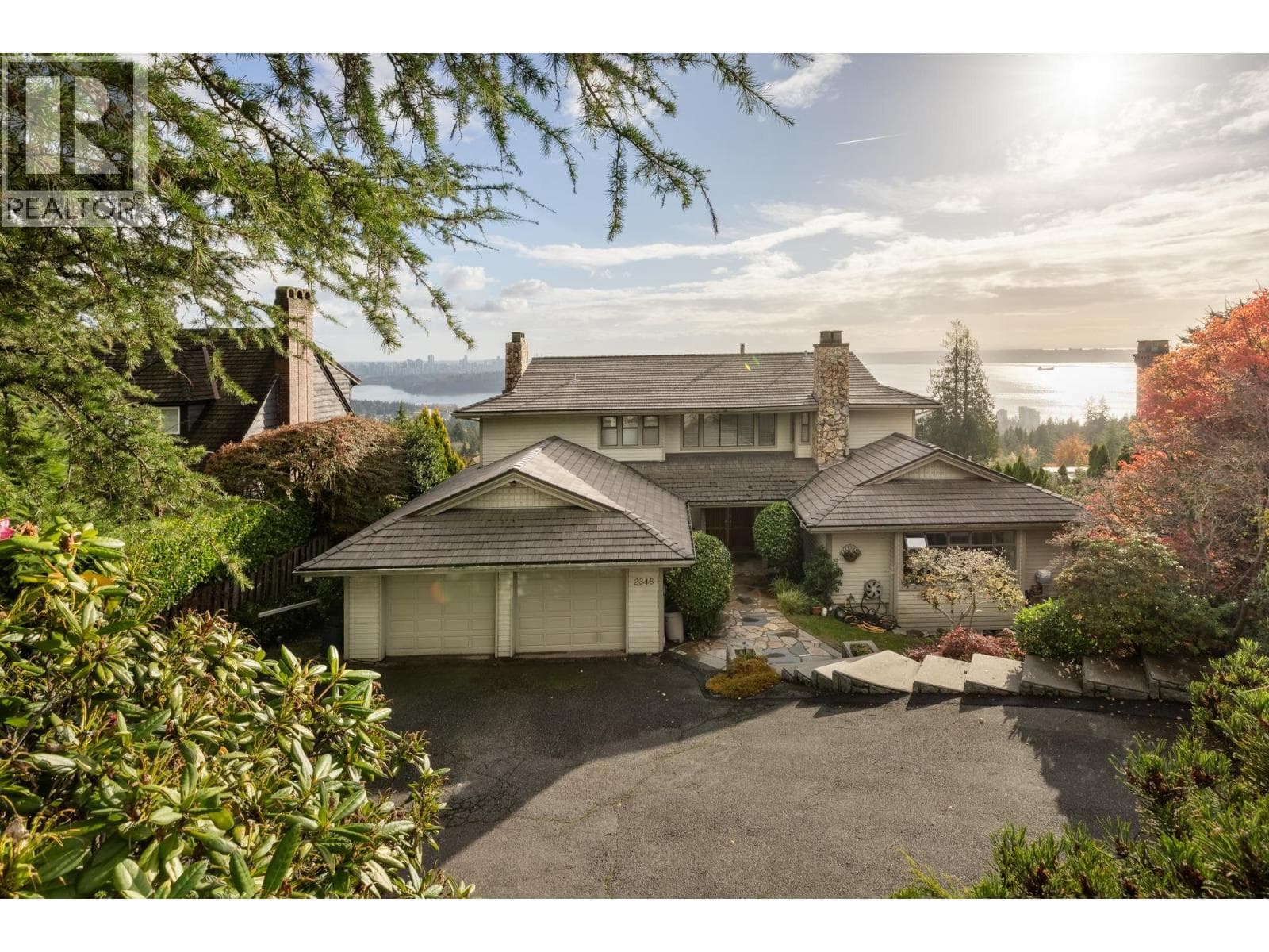 2346 WESTHILL DRIVE — West Vancouver, British Columbia - Main photo
