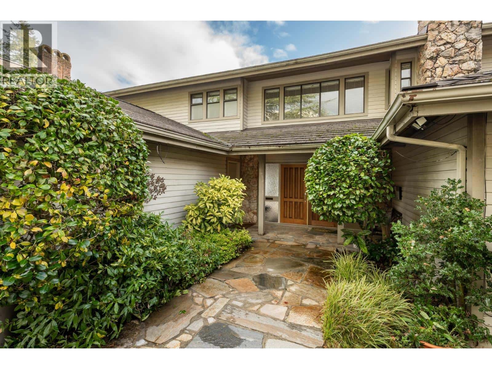 2346 WESTHILL DRIVE — West Vancouver, British Columbia - Photo 3 of 38