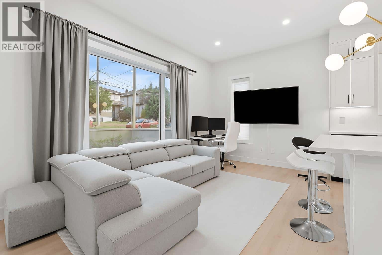 5499 MANOR STREET — Burnaby, British Columbia - Photo 3 of 18