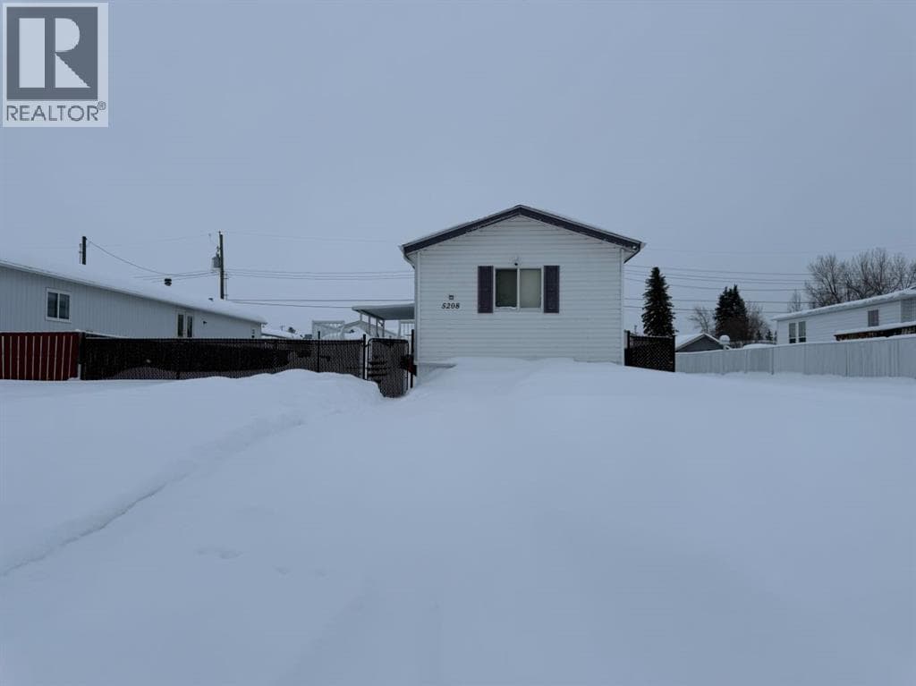 5208 52 Avenue — Valleyview, Alberta - Main photo