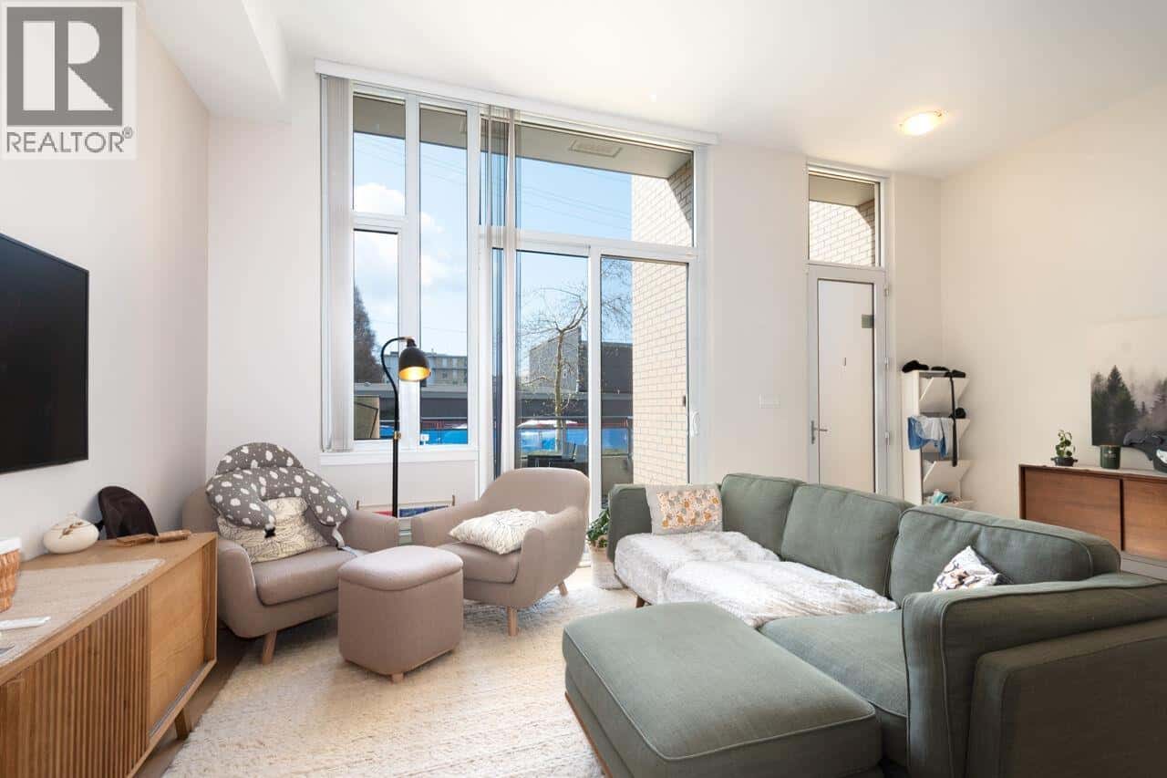 2063 W 10TH AVENUE — Vancouver, British Columbia - Photo 3 of 27