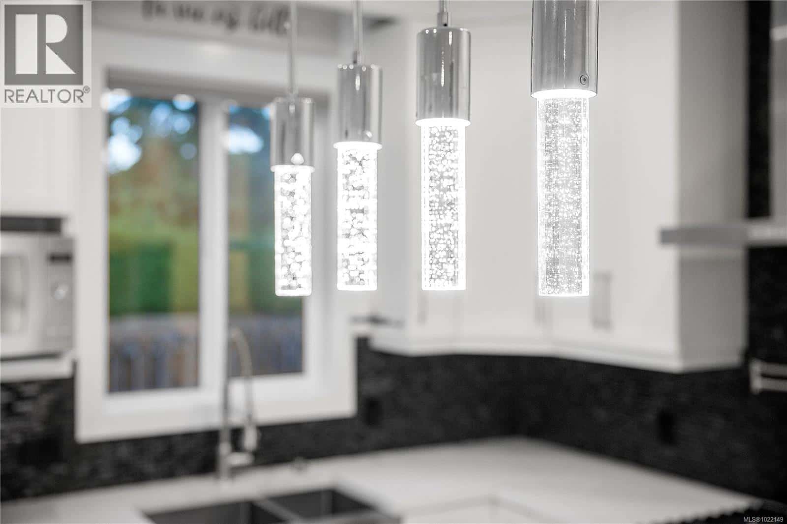 502 Doreen Pl — Nanaimo, British Columbia - Photo 5 of 98