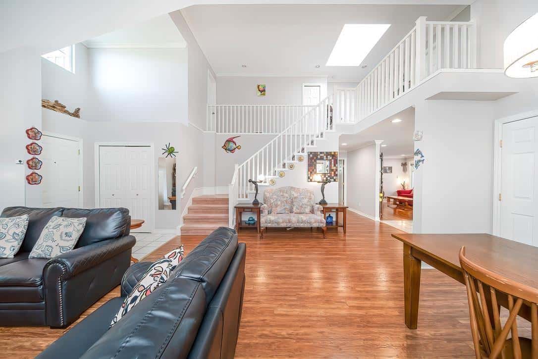 14766 31 AVENUE — Surrey, British Columbia - Photo 3 of 18