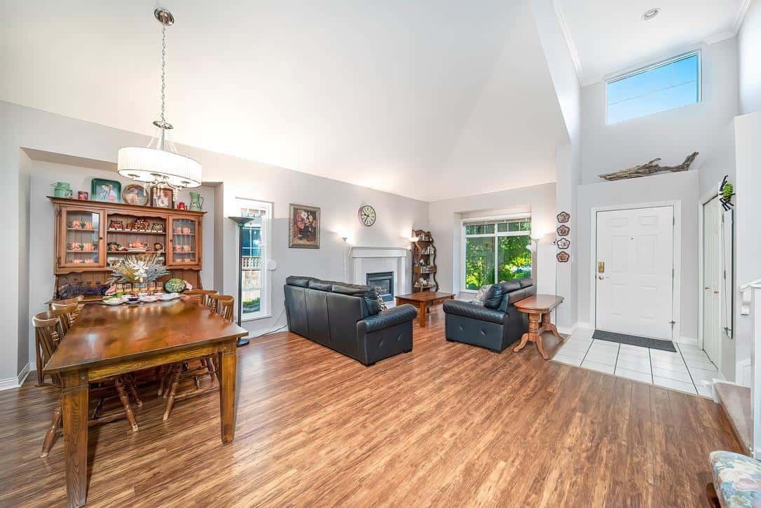 14766 31 AVENUE — Surrey, British Columbia - Photo 2 of 18