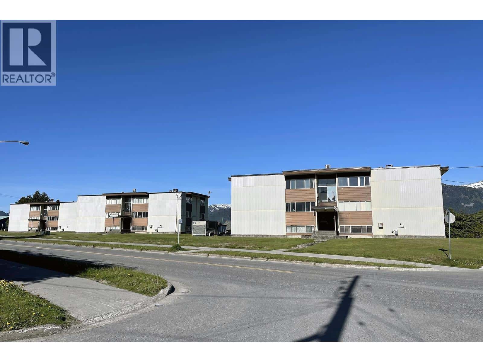 1260 KINGFISHER AVENUE — Kitimat, British Columbia - Photo 2 of 8