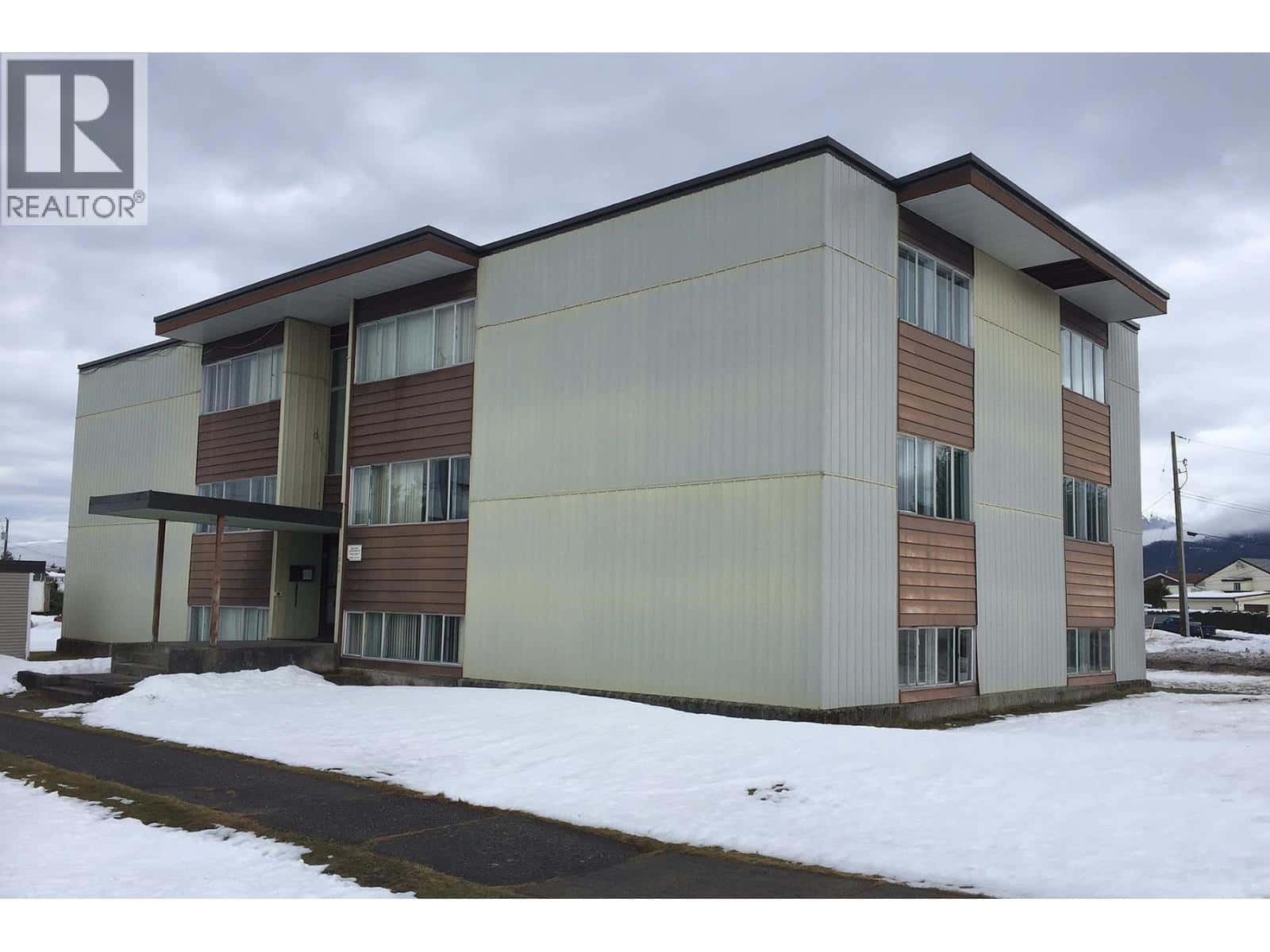 1260 KINGFISHER AVENUE — Kitimat, British Columbia - Photo 3 of 8