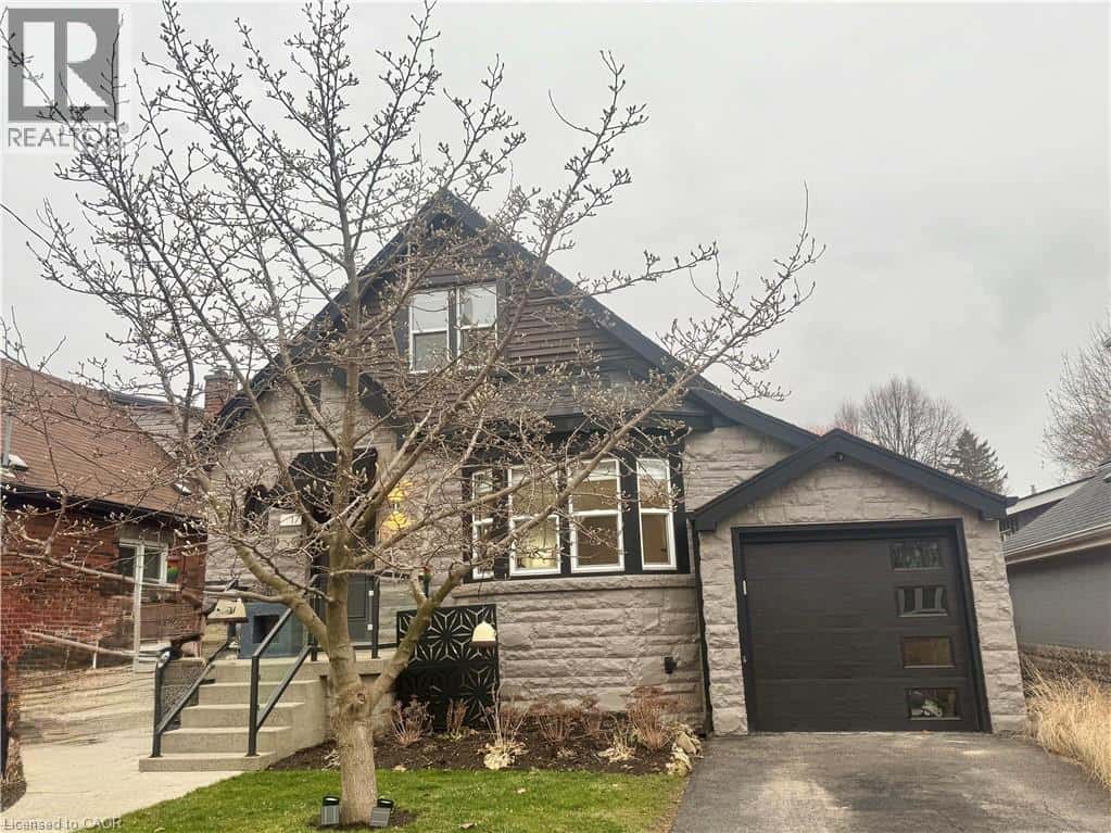 17 GARY Avenue — Hamilton, Ontario - Photo 3 of 48