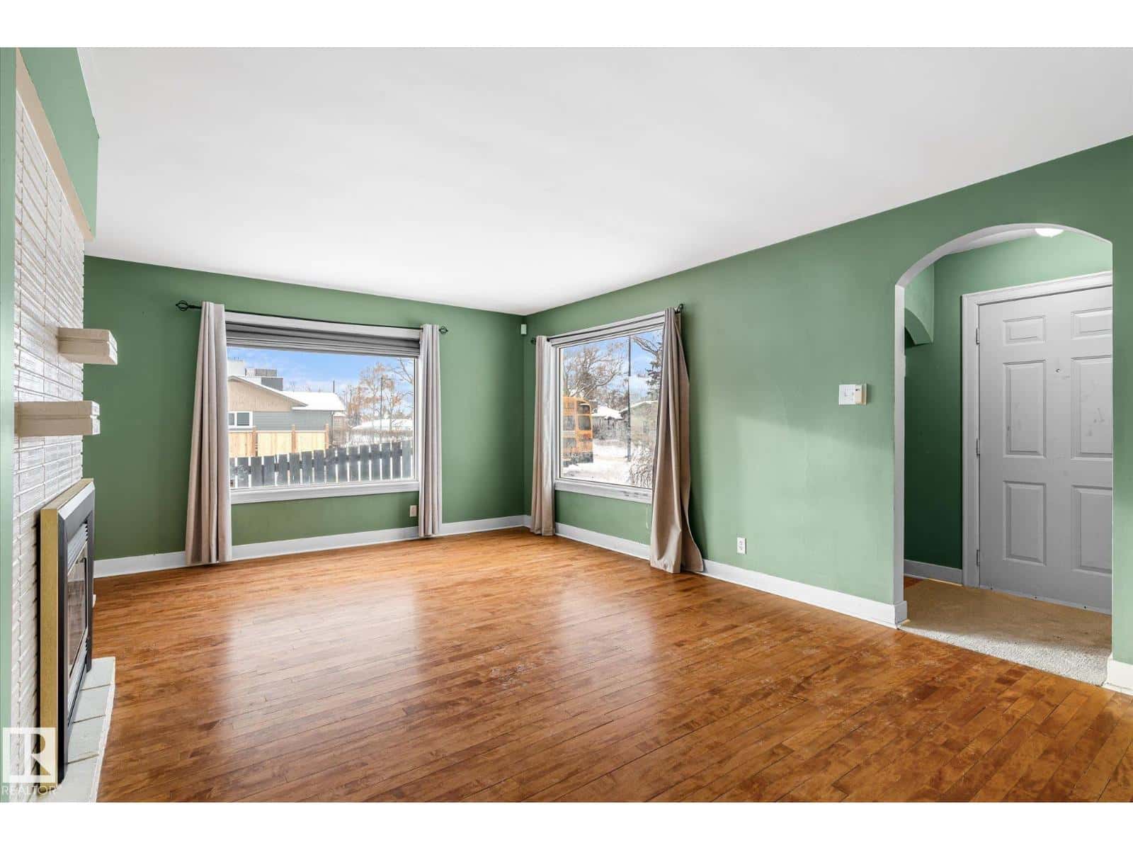 10429 143 ST NW — Edmonton, Alberta - Photo 5 of 37