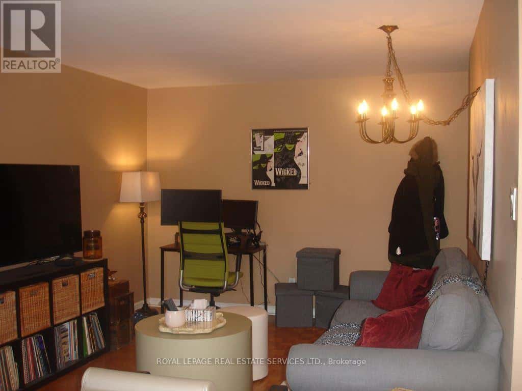 101 - 57 NEPTUNE DRIVE — Toronto (Englemount-Lawrence), Ontario - Photo 2 of 7