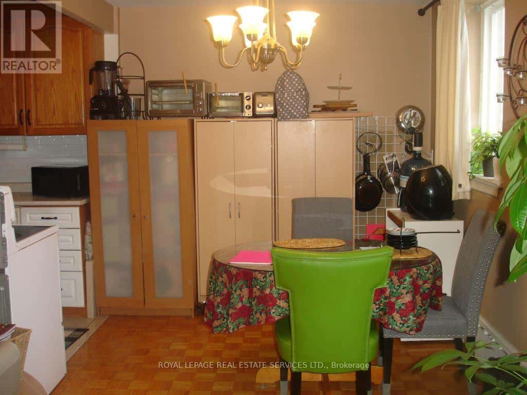 101 - 57 NEPTUNE DRIVE — Toronto (Englemount-Lawrence), Ontario - Photo 3 of 7