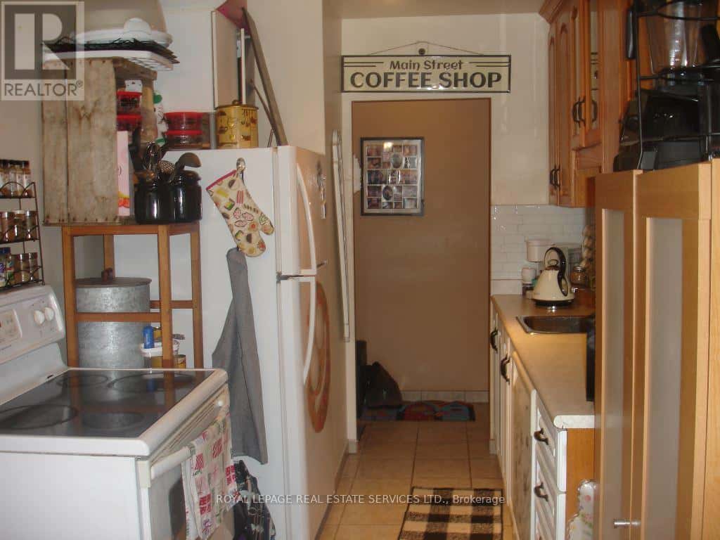 101 - 57 NEPTUNE DRIVE — Toronto (Englemount-Lawrence), Ontario - Photo 4 of 7