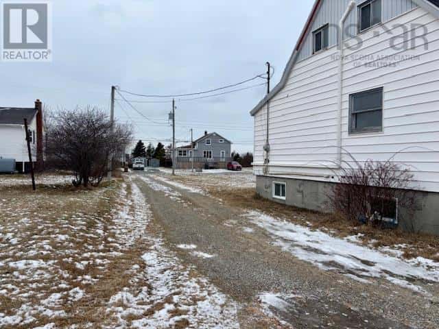 726 St. Joseph Street — New Waterford, Nova Scotia - Photo 4 of 21