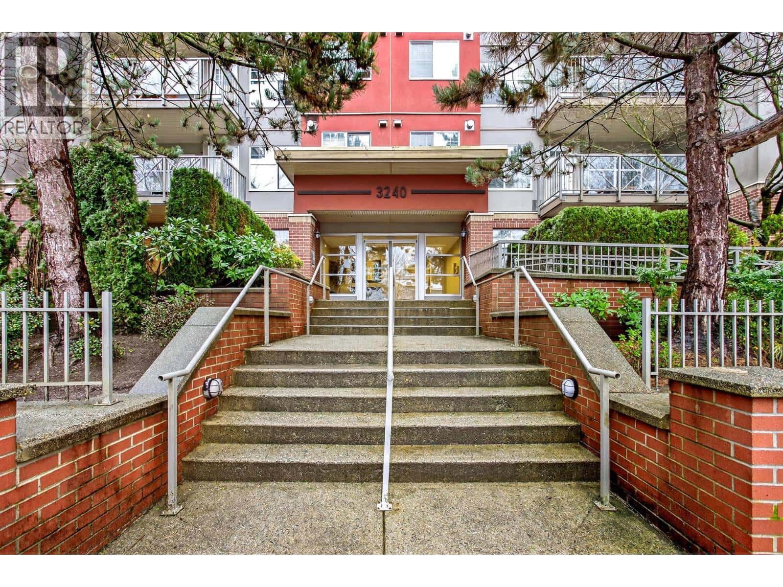 110 3240 ST JOHNS STREET — Port Moody, British Columbia - Photo 2 of 34