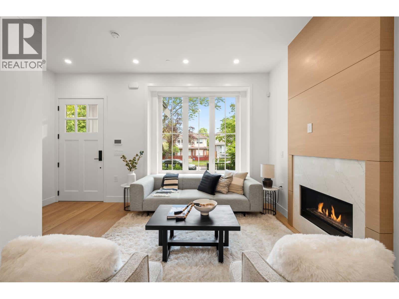 1 312 E 40TH AVENUE — Vancouver, British Columbia - Photo 3 of 28