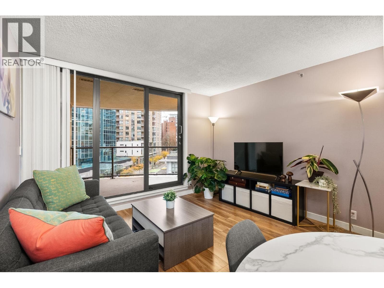 504 789 DRAKE STREET — Vancouver, British Columbia - Main photo