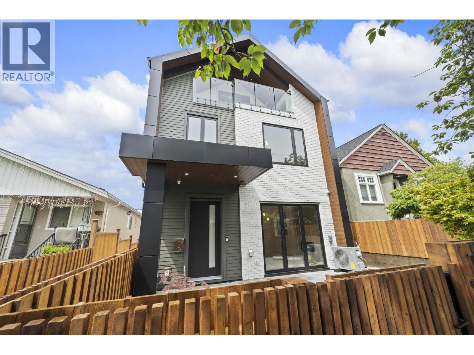 1 6461 E PRINCE EDWARD STREET — Vancouver, British Columbia - Main photo