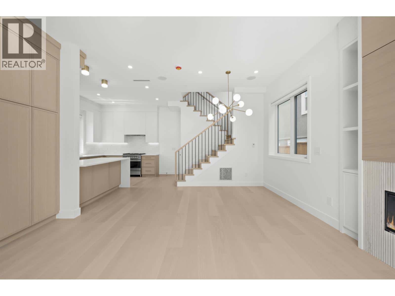 1 6461 E PRINCE EDWARD STREET — Vancouver, British Columbia - Photo 4 of 28