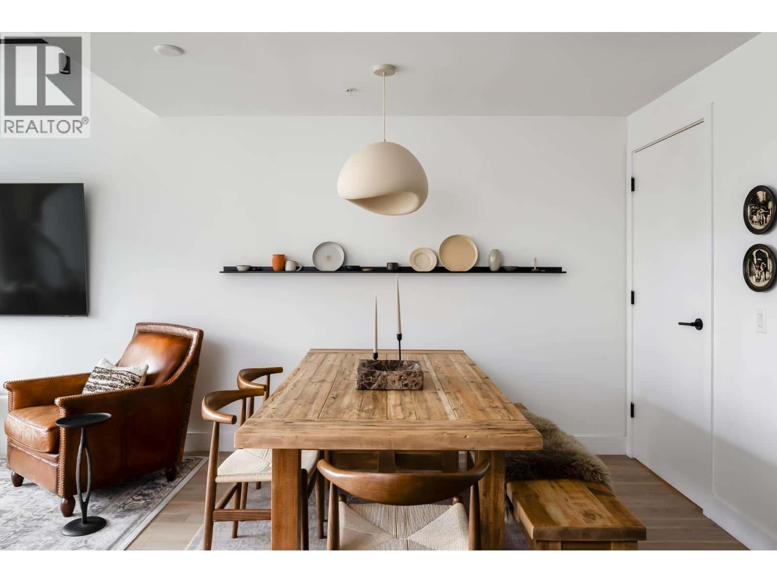 3914 DUMFRIES STREET — Vancouver, British Columbia - Photo 4 of 23