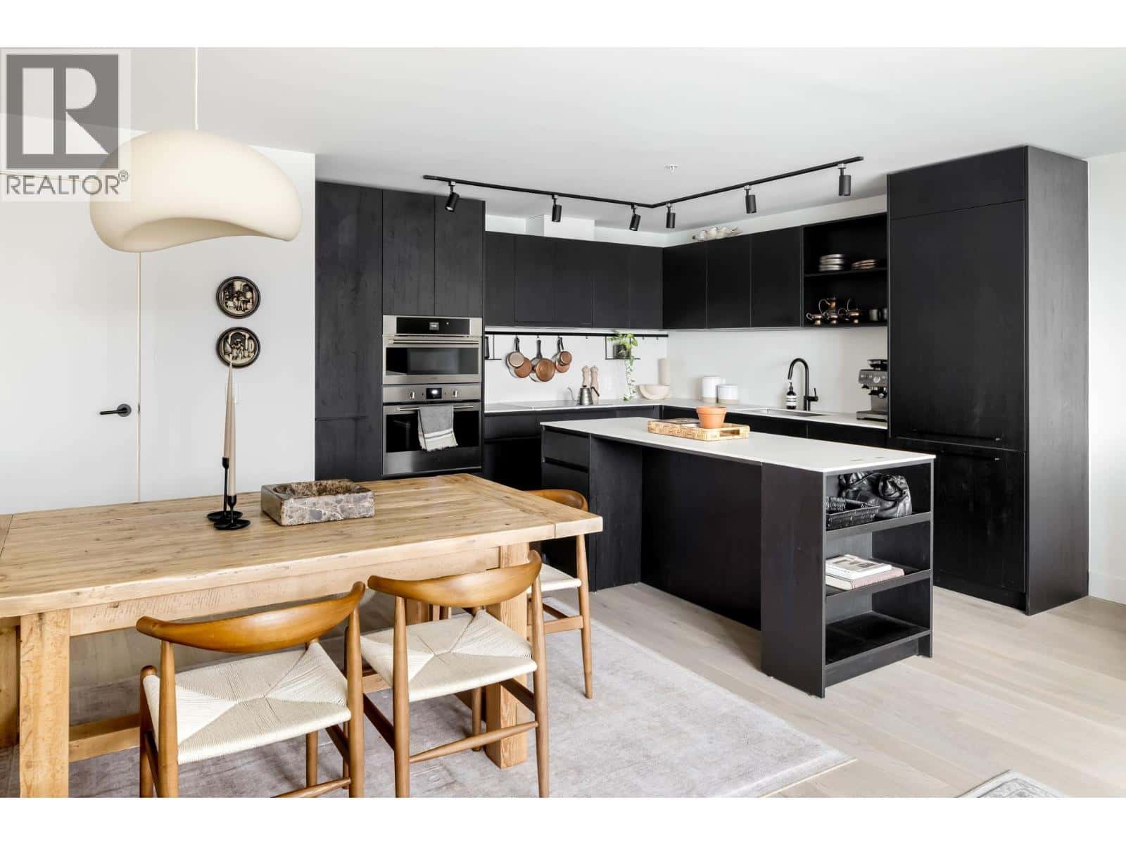 3914 DUMFRIES STREET — Vancouver, British Columbia - Photo 5 of 23