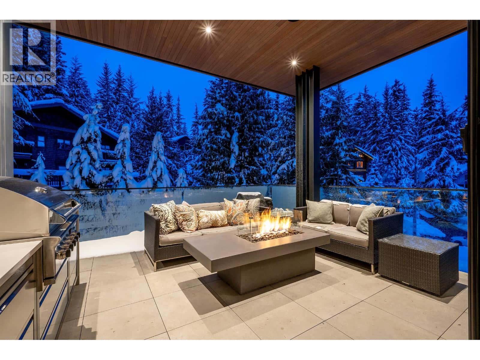 3218 JUNIPER PLACE — Whistler, British Columbia - Photo 4 of 40