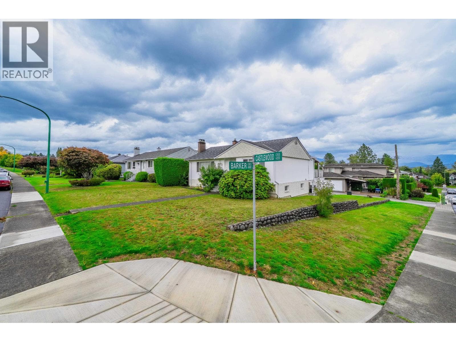 4277 CASTLEWOOD CRESCENT — Burnaby, British Columbia - Main photo