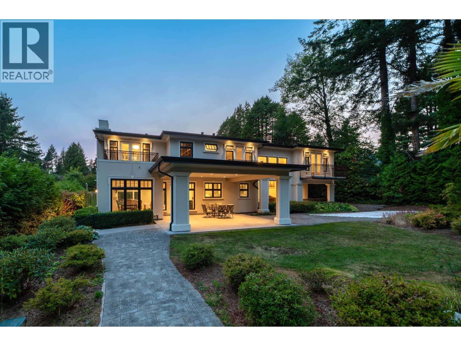 920 3RD STREET — West Vancouver, British Columbia - Photo 2 of 38