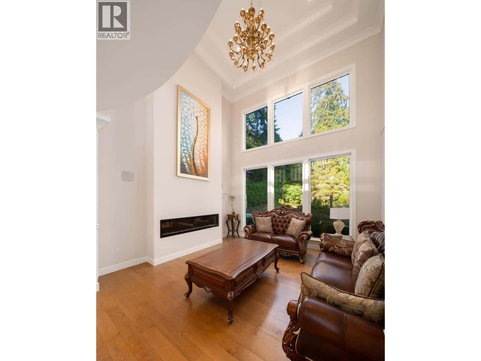 920 3RD STREET — West Vancouver, British Columbia - Photo 4 of 38