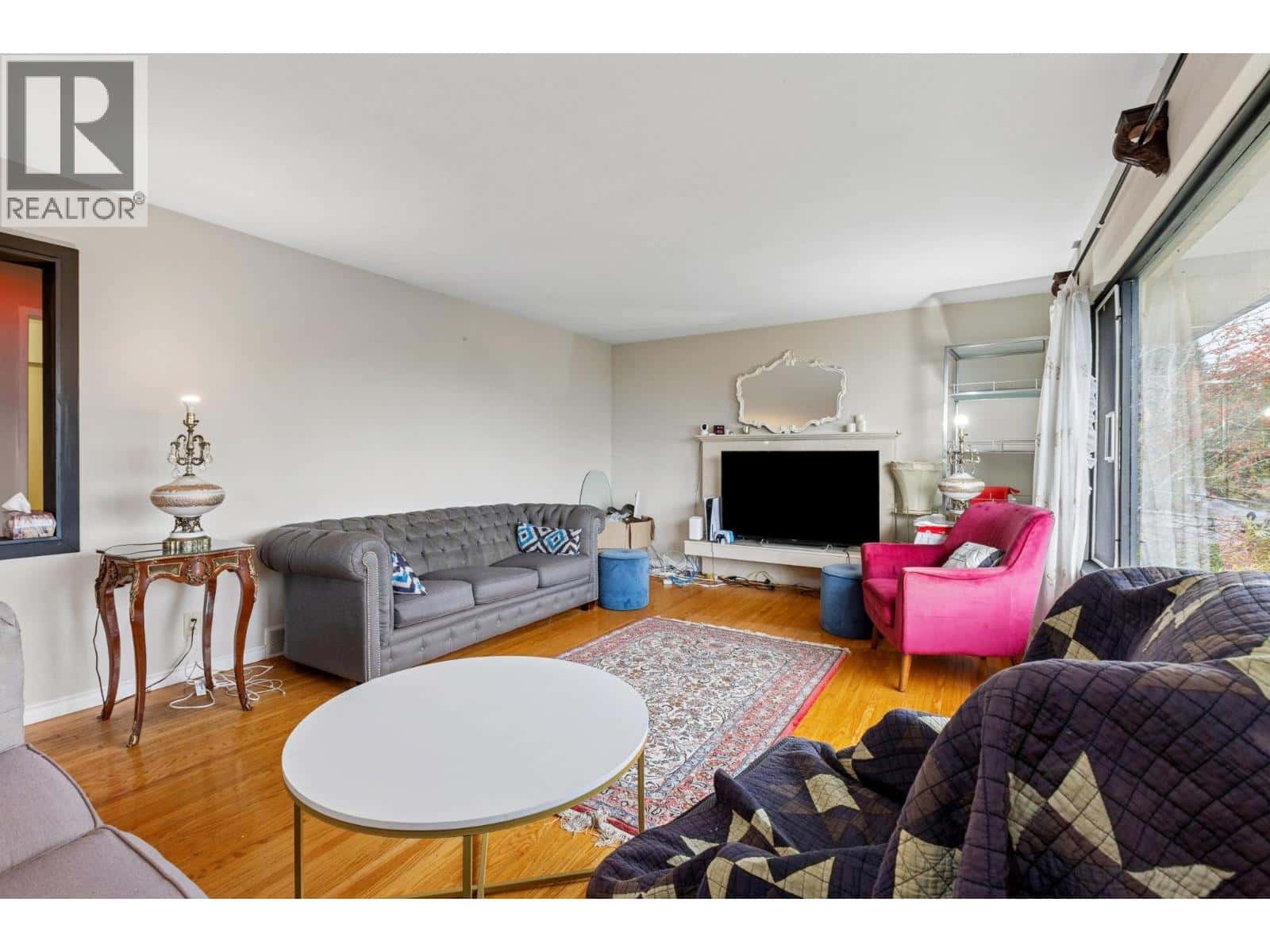 556 BALLANTREE ROAD — West Vancouver, British Columbia - Photo 3 of 38