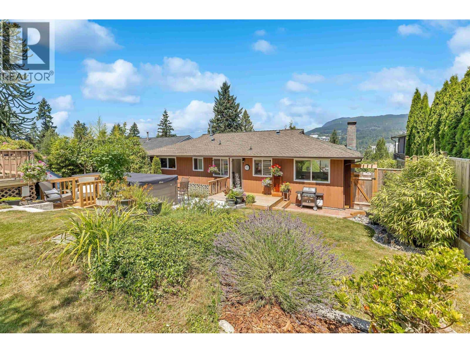 3321 VIEWMOUNT DRIVE — Port Moody, British Columbia - Photo 2 of 34