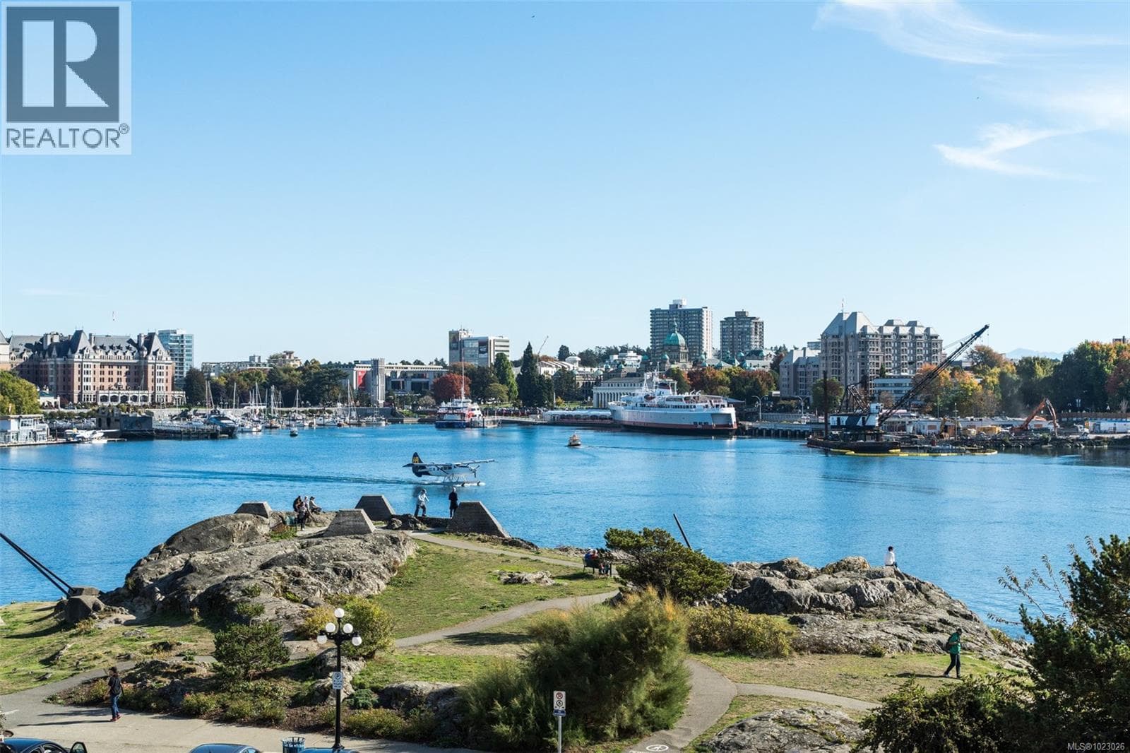 303 50 Songhees Rd — Victoria, British Columbia - Main photo