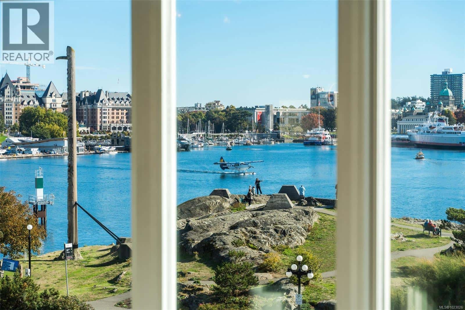 303 50 Songhees Rd — Victoria, British Columbia - Photo 5 of 47