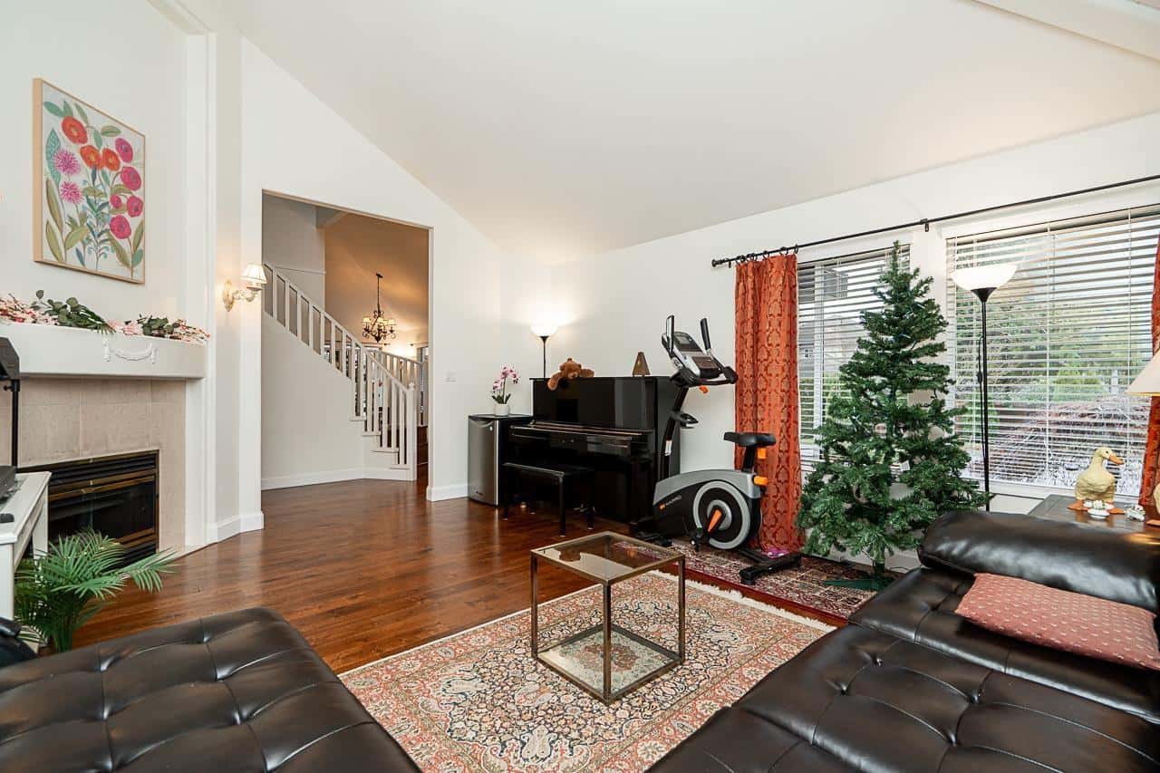 11110 156 STREET — Surrey, British Columbia - Photo 5 of 40