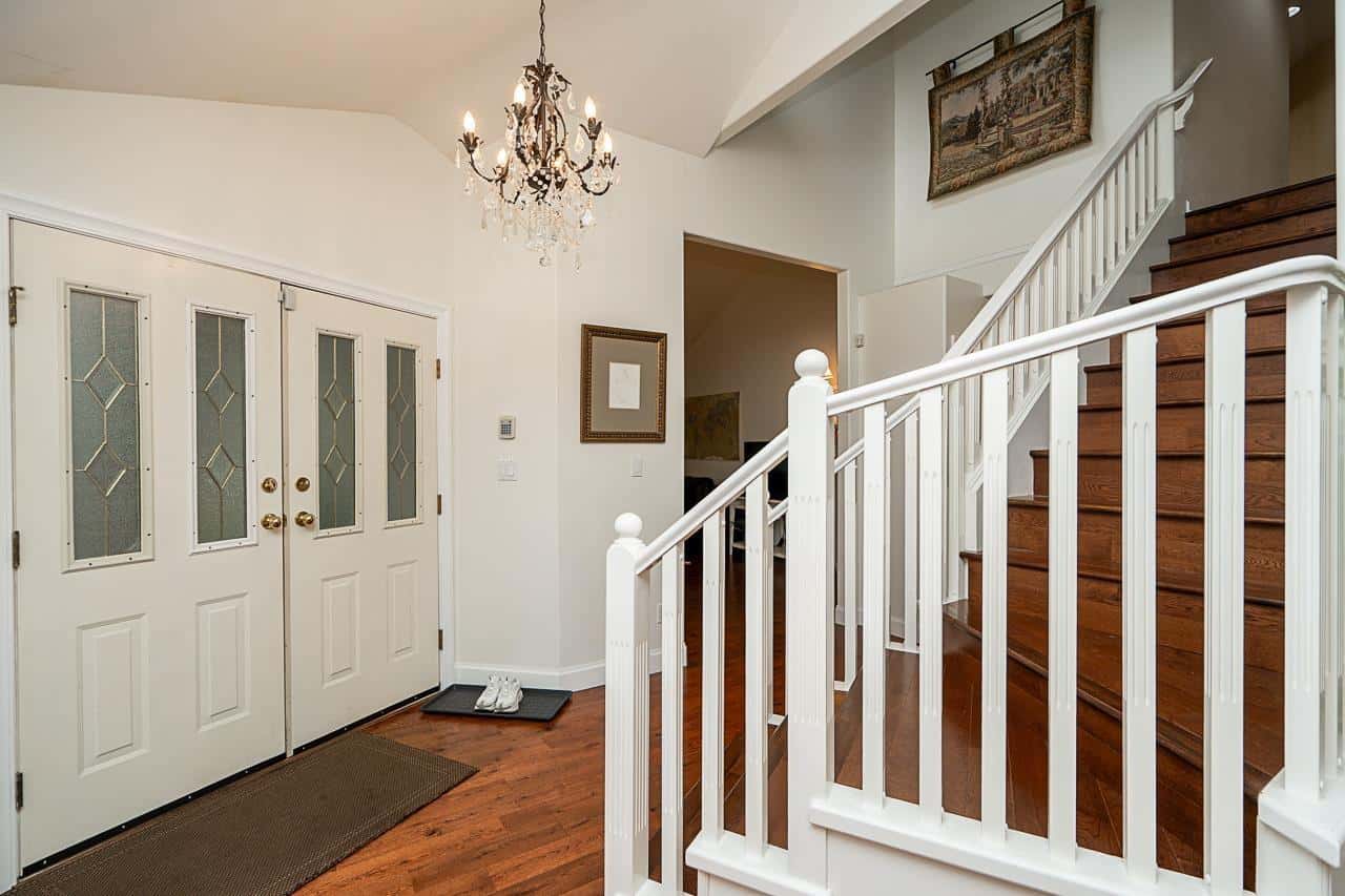 11110 156 STREET — Surrey, British Columbia - Photo 2 of 40